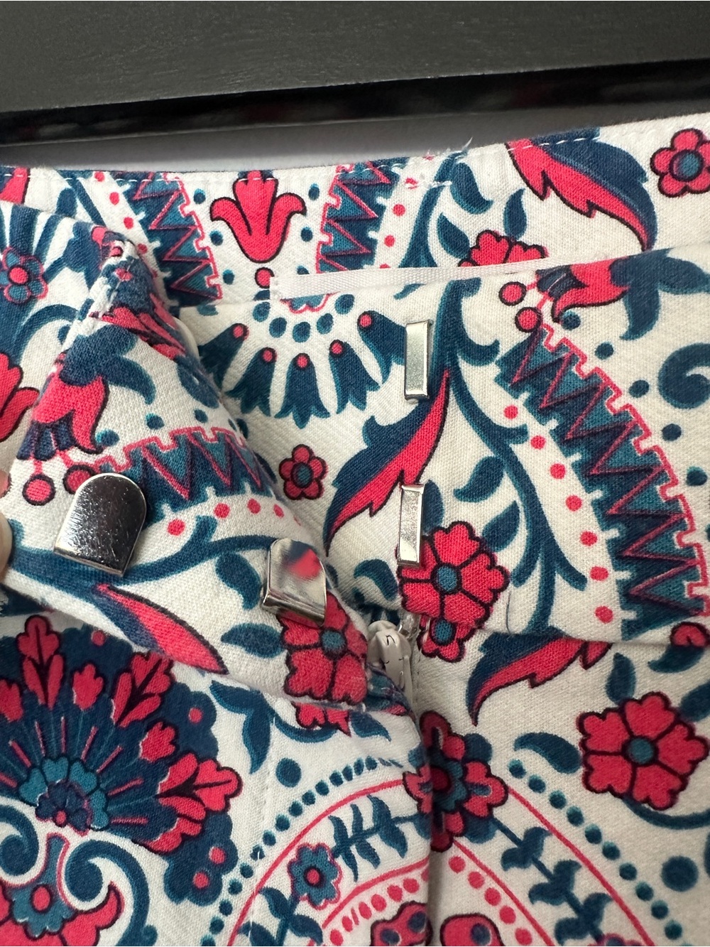 Ann Taylor LOFT Riviera Marisa Cropped Pants Size 8 Pink Navy Paisley Pull-On - Picture 7 of 11